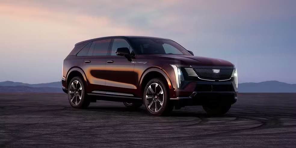 Projeto de lei quer permitir CNH 'comum' para dirigir veículos elétricos de até 4.250 kg