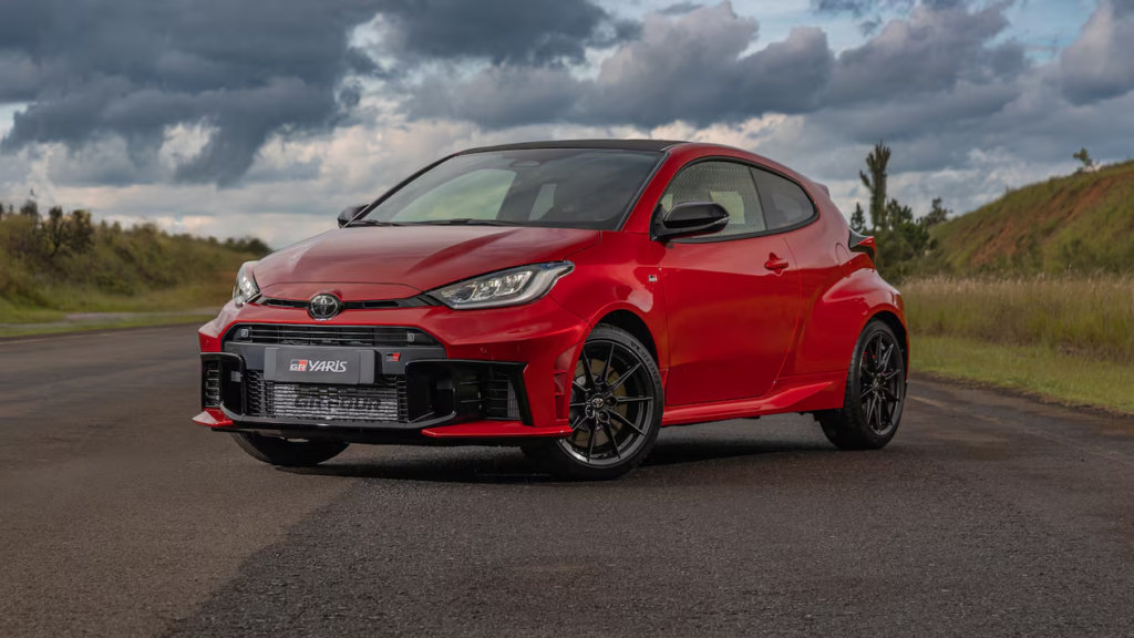 Toyota GR Yaris chega ao Brasil com 304 cv e lote esgota antes da estreia; veja preço