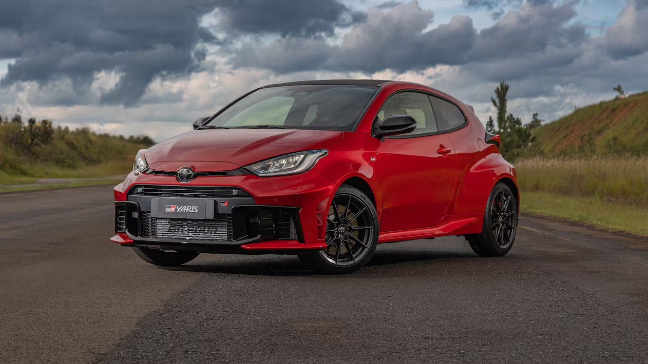 Toyota GR Yaris chega ao Brasil com 304 cv e lote esgota antes da estreia; veja preço
