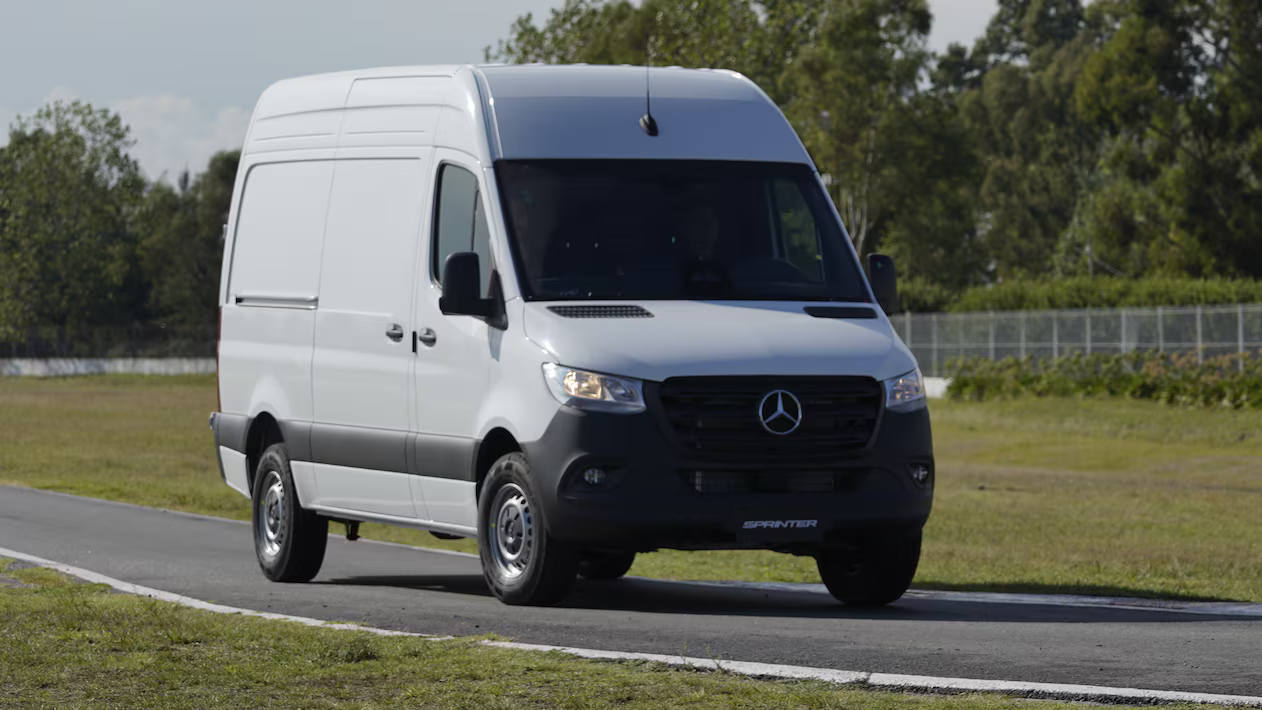 Mercedes lança Sprinter automática de R$ 274 mil e mira logística urbana