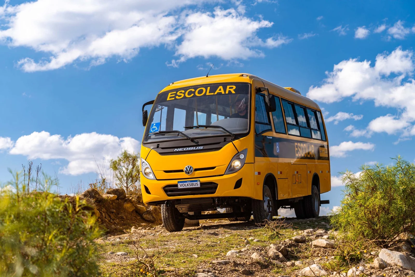 Produção brasileira de ônibus alcança 2.520 unidades em abril e Caio e Neobus/Ciferal lideram segmentos, aponta FABUS