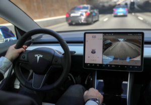 Daqui a 10 anos, dirigir o próprio carro será algo bastante inusitado, diz Elon Musk