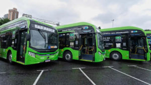 Brasil acelera em ônibus elétricos, e BYD já domina 45% do mercado
