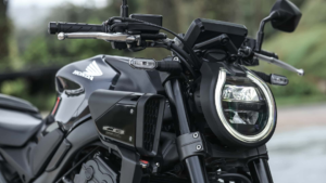 Honda renova CB650R E-Clutch 2027 e mantém tecnologia de embreagem automática