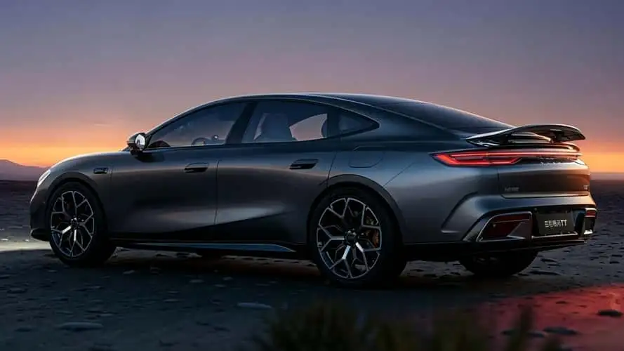 Geely apresenta sistema elétrico 16 em 1 com eficiência recorde de 93,8%